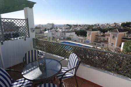 Amplio Apartamento Con Piscina Cerca De La Playa Nerja Luaran gambar