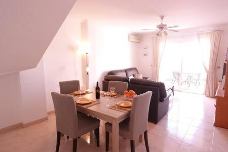 Amplio Apartamento Con Piscina Cerca De La Playa Nerja Luaran gambar