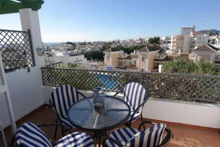 Amplio Apartamento Con Piscina Cerca De La Playa Nerja Luaran gambar